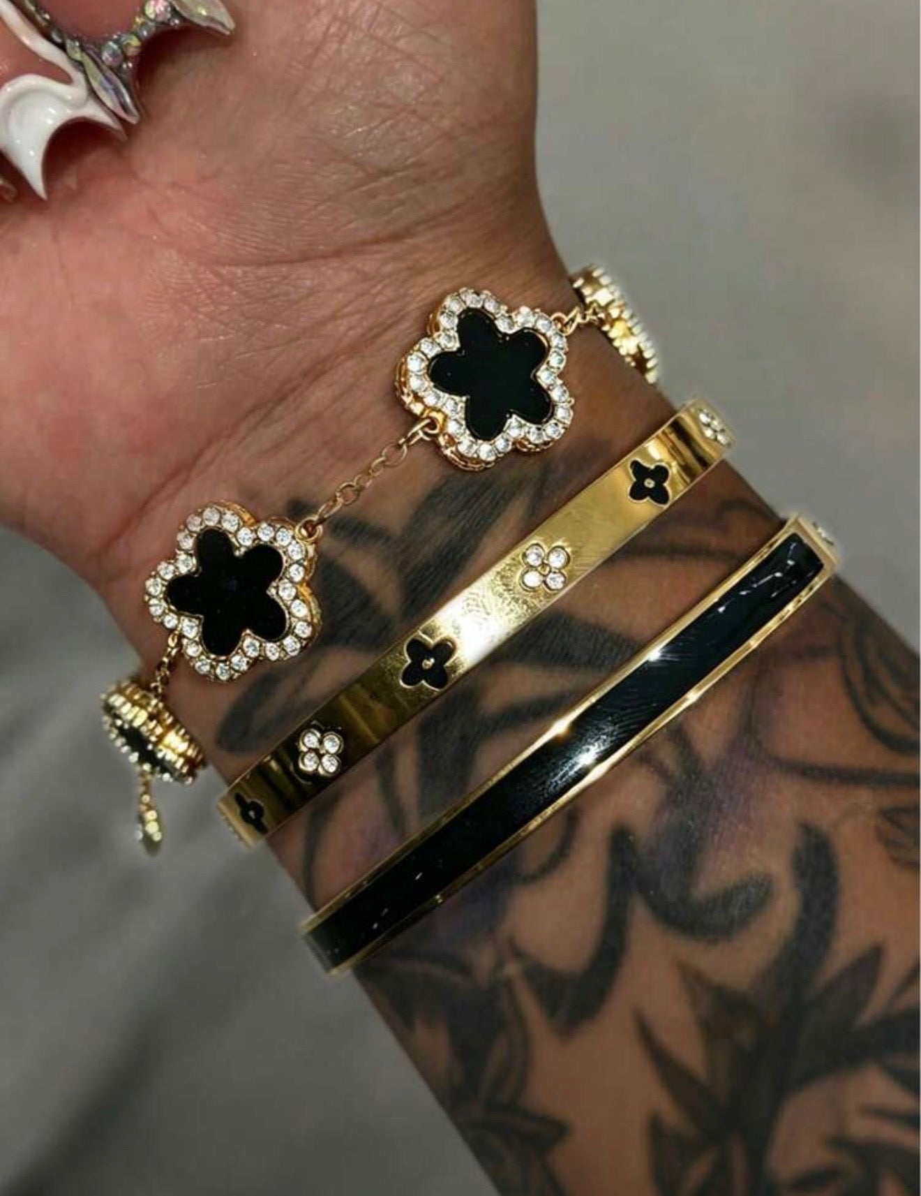 “Clover” Black Stack Bracelet Set