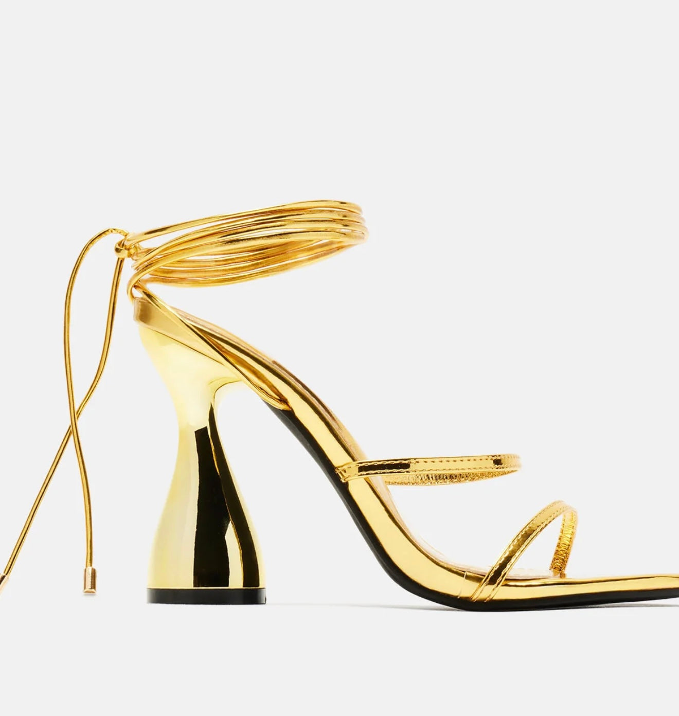 “Siah” Black Heel