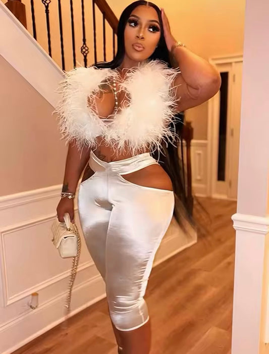 “Lovely Fluff” White 2 Piece Set