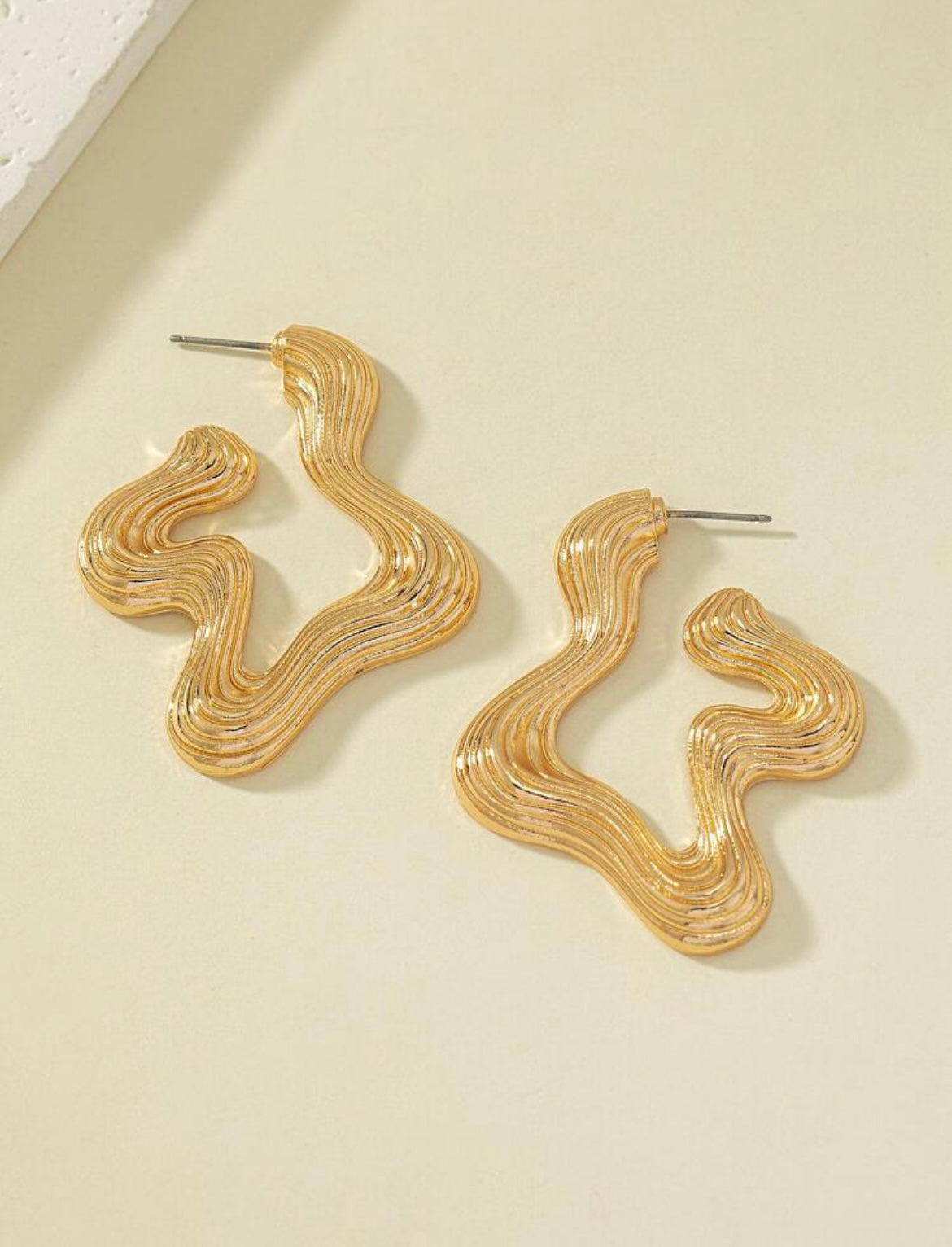 “Marcy” Gold Hoop Earring