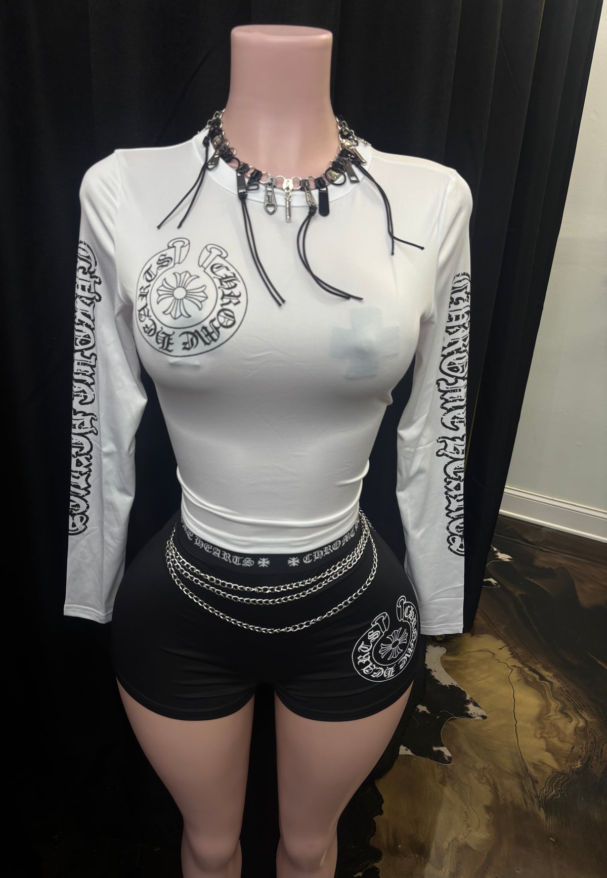 “Hearts On Chrome 2.0” White 2 Piece Set