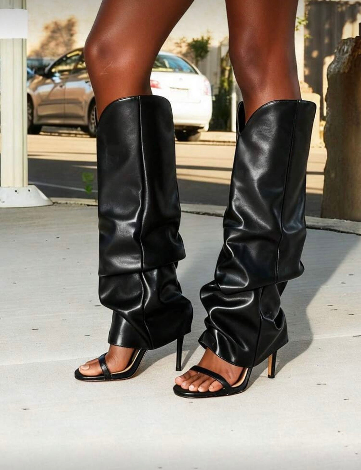 “Mogul” Black Heel