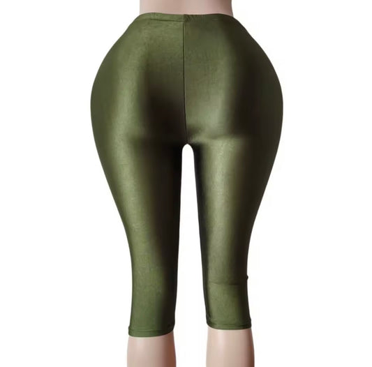 “Laya Leggings” Green Shorts